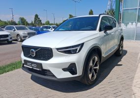 Volvo XC40 ULTRA DARK B4 (P) AT7 FWD